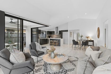 Property photo of 15 Lyrebird Crescent Upper Kedron QLD 4055