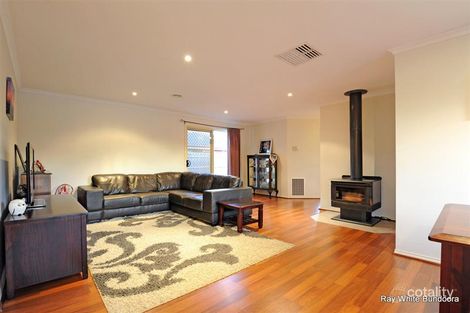 Property photo of 6 Lamplighter Court Whittlesea VIC 3757