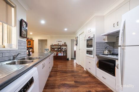 7 Railway Ave, Duri, NSW 2344