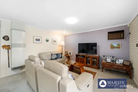 Property photo of 11 Nunn Close Bateman WA 6150