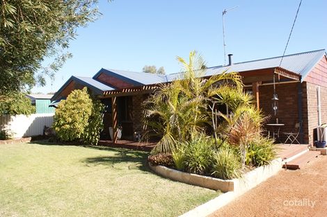 17 Flanagan Way, Dongara, WA 6525
