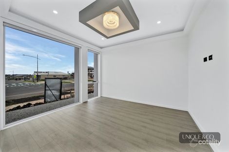 Property photo of 28 Hampshire Avenue Rockbank VIC 3335