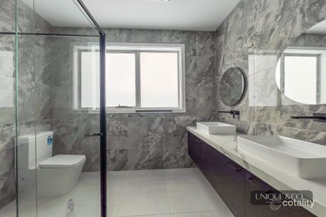 Property photo of 28 Hampshire Avenue Rockbank VIC 3335