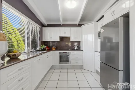 4 Armidale Rd, Yarravel, NSW 2440