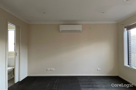 Property photo of 16 Treeleaf Avenue Point Cook VIC 3030