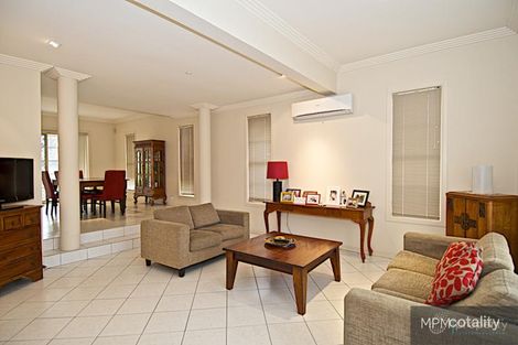 Property photo of 35 Canada Place Arundel QLD 4214