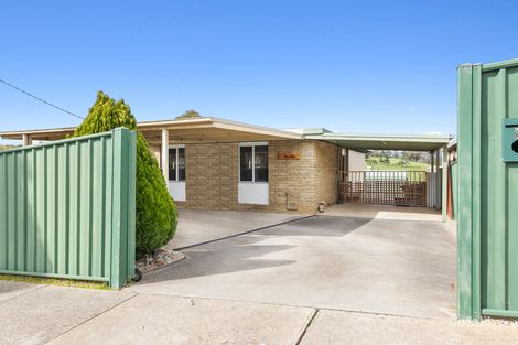 15 Priestley Cres, Seymour, VIC 3660