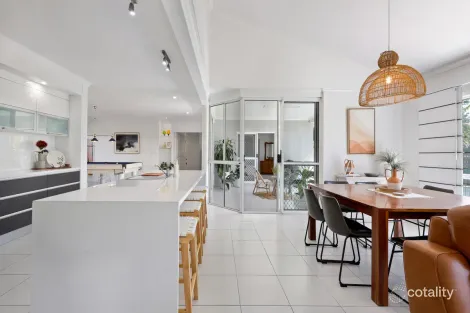 27 Border St, Glenella, QLD 4740