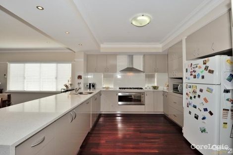 Property photo of 2 Walnut Way Meadow Springs WA 6210