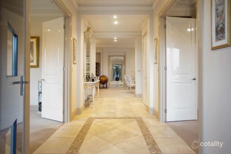 Property photo of 32 Waterside Drive Waterways VIC 3195