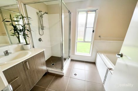 Property photo of 11 Wandoo Crescent Westbrook QLD 4350