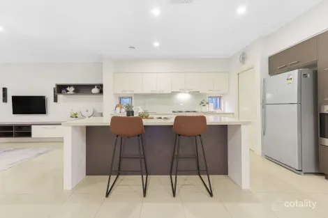 Property photo of 10 Burdekin Boulevard Waterways VIC 3195