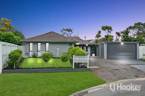 2 Cyprus Pl, Melton West, VIC 3337