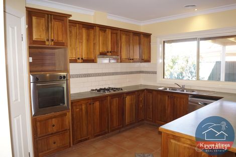 Property photo of 10 Crestwood Grove Shepparton VIC 3630