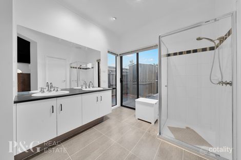 Property photo of 117 Berwick Springs Promenade Narre Warren South VIC 3805