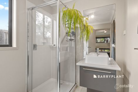 Property photo of 21 Devine Drive Pakenham VIC 3810