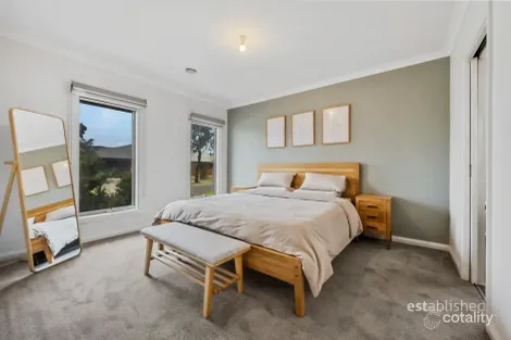 Property photo of 6 Duclair Avenue Werribee VIC 3030