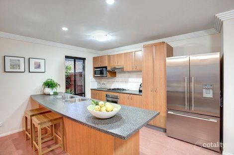 Property photo of 16 Hawthorn Grove Taylors Hill VIC 3037