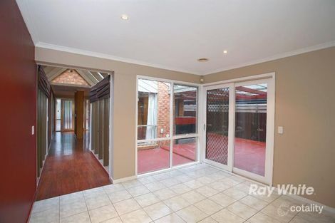 Property photo of 19 Friendship Close Cranbourne West VIC 3977
