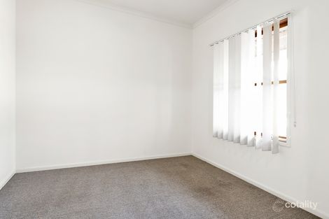 Property photo of 32 Braeside Walk Caroline Springs VIC 3023