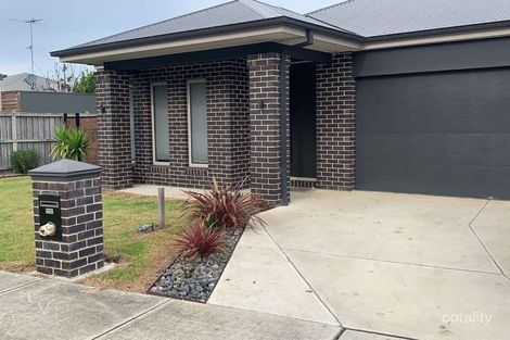 8 Olearia Pl, Newborough, VIC 3825