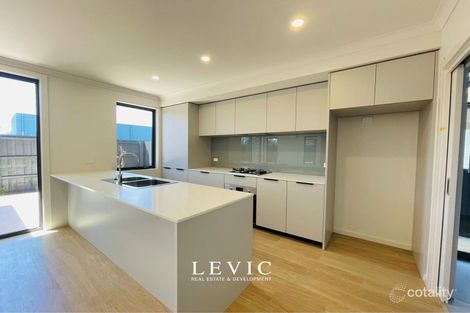 Property photo of 59 Cricklewood Circuit Narre Warren VIC 3805