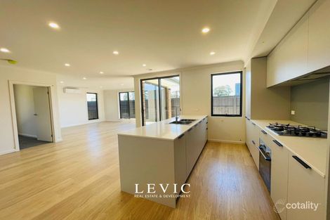 Property photo of 59 Cricklewood Circuit Narre Warren VIC 3805