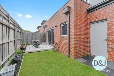 Property photo of 2/18 Codrington Street Cranbourne VIC 3977