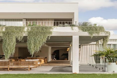 Property photo of 14 Halyard Crescent Hope Island QLD 4212