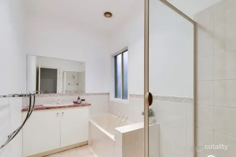 Property photo of 16 Grantham Crescent Berwick VIC 3806