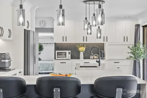 Property photo of 8 Bradstone Road Carrara QLD 4211