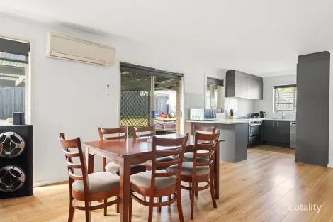 Property photo of 8 Loretta Street Carrum Downs VIC 3201
