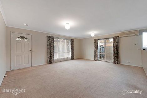 Property photo of 15 Warren Close Narre Warren VIC 3805