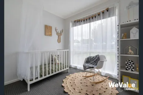 Property photo of 4 Dodd Place Roxburgh Park VIC 3064