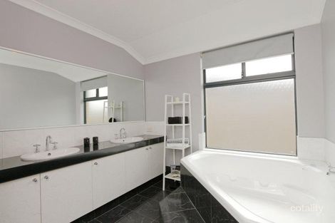 Property photo of 12 Cockatoo Chase Bennett Springs WA 6063