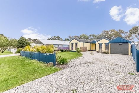 Property photo of 18 Terry Crescent Wimbledon Heights VIC 3922