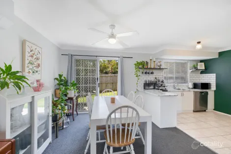 Property photo of 19 Hobbs Close Bateau Bay NSW 2261