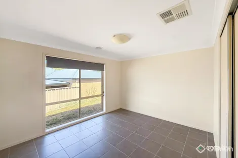 Property photo of 3 Helm Court Wodonga VIC 3690