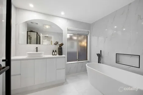 Property photo of 13 John Paul Drive Hillside VIC 3037