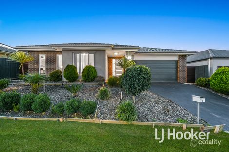 Property photo of 3 Chandra Close Pakenham VIC 3810