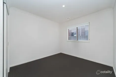 Property photo of 102 Arena Avenue Roxburgh Park VIC 3064