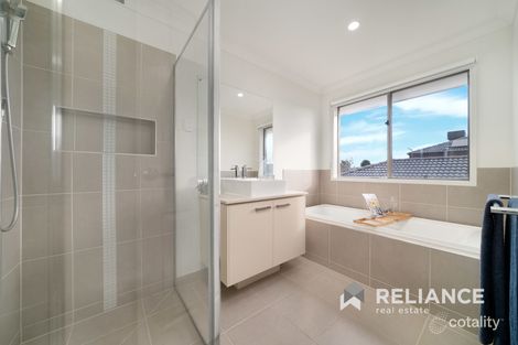 Property photo of 14 Roundhay Crescent Point Cook VIC 3030