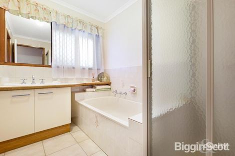 Property photo of 2 Roy Court Keysborough VIC 3173