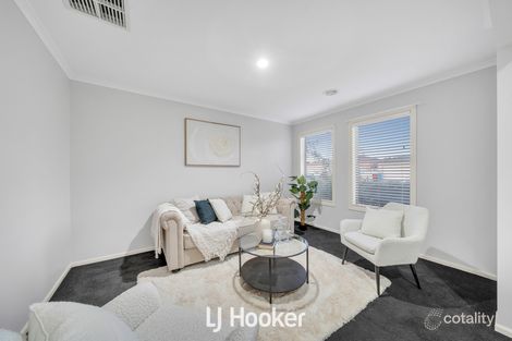 Property photo of 8 Robusta Avenue Cranbourne VIC 3977