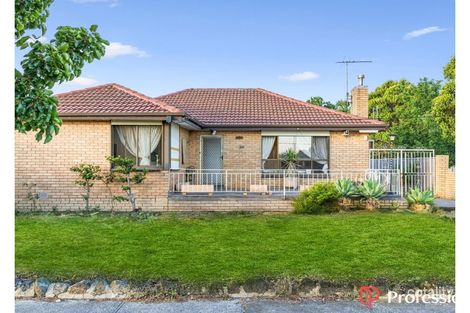 28 GLADSTONE ST, ST ALBANS, VIC 3021