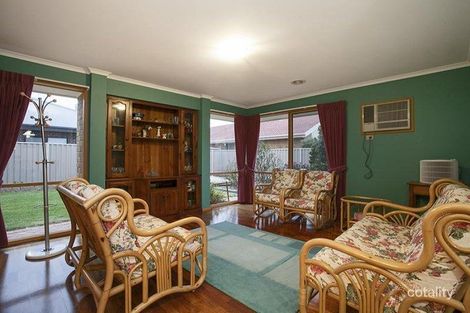 Property photo of 2 Dequin Court Werribee VIC 3030