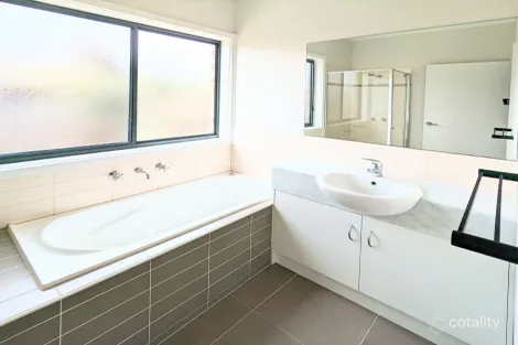 Property photo of 25B Lalor Crescent Sunbury VIC 3429