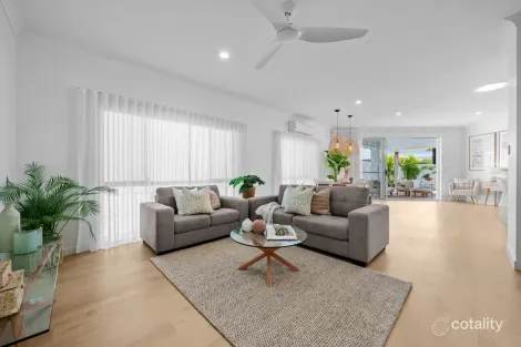Property photo of 15 Palma Crescent Varsity Lakes QLD 4227