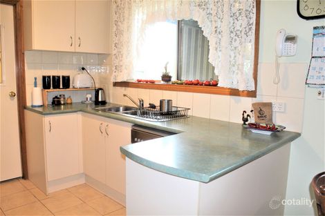 Property photo of 4/6B Hatfield Drive Drouin VIC 3818