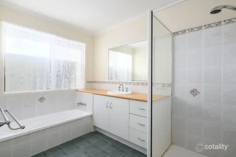 Property photo of 9 Fossickers Court Southside QLD 4570